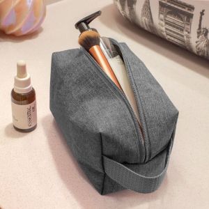 NECESSAIRE