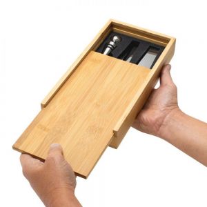 SET DE VINOS Y TABLA PARA QUESOS