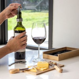 SET DE VINOS Y TABLA PARA QUESOS