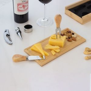SET DE VINOS Y TABLA PARA QUESOS